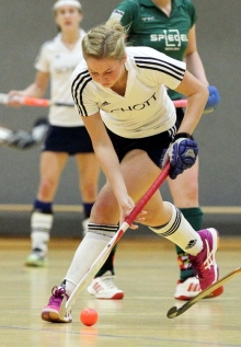 Diesmal blieb sie eiskalt: Hatte Jana Bayer am Tag zuvor gegen die TG Frankenthal noch manche Gelegenheit nicht nutzen können, besorgte sie nun bei einem Konter den 5:4-Siegtreffer beim Tabellenletzten SC Frankfurt 1880. 