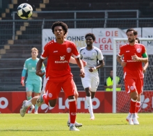 Zwei aussichtsreiche Kandidaten für die von Trainer Benjamin Hoffmann angestrebte Festlegung auf eine Achse aus Stammspielern sind Daniel Imafidon (l.) und Yunus Malli. Noch ist das Rennen aber offen.