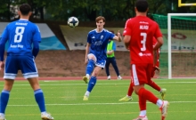 Dominik Ahlbach bekam den Ball im Liegen aus kurzer Distanz an die Hand geschossen. Der Schiedsrichter fand dies elfmeterwürdig.