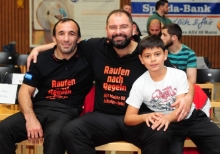 „Raufen nach Regeln“ will 88-Vorsitzender Tolga Sancaktaroglu (M.) auch, wenn es um verbandsinterne Themen geht. Deshalb haben die Mainzer ganz normal die Lizenz für die nächste Bundesligasaison beantragt und erhalten – als bislang einziger Verein.