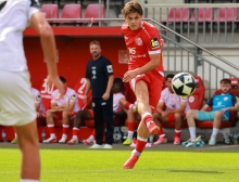 Nick Cherny strahlt großes Selbstvertrauen in seine Dribbelkünste aus und wagt auch unbekümmert den Abschluss.