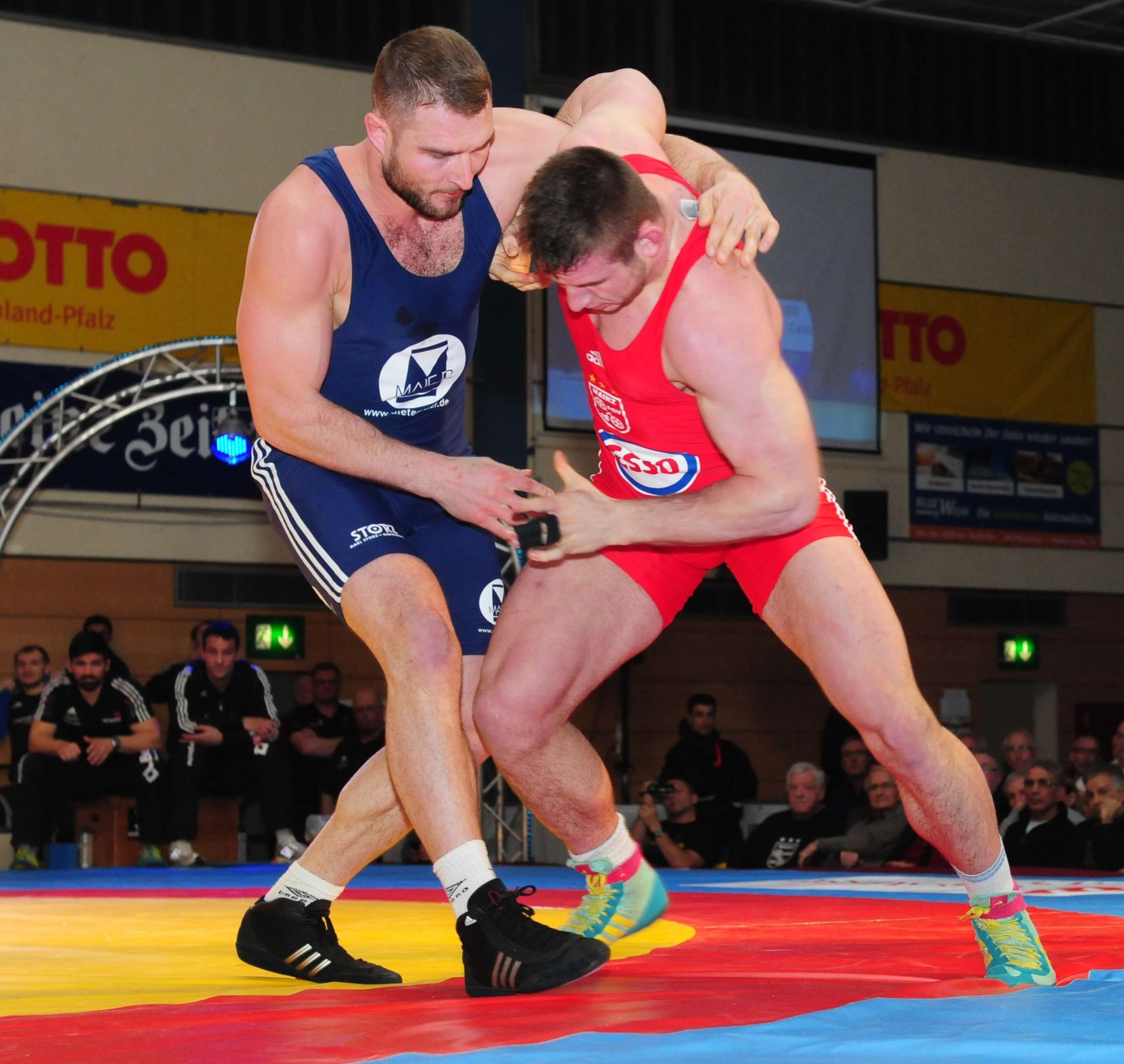 ...ähnlich wie Wladimir Remel, der gegen Nicolai Ceban 0:7-Wertungspunkte kassierte, dem Nendinger damit aber nur zwei Zähler fürs Mannschaftsergebnis ermöglichte.