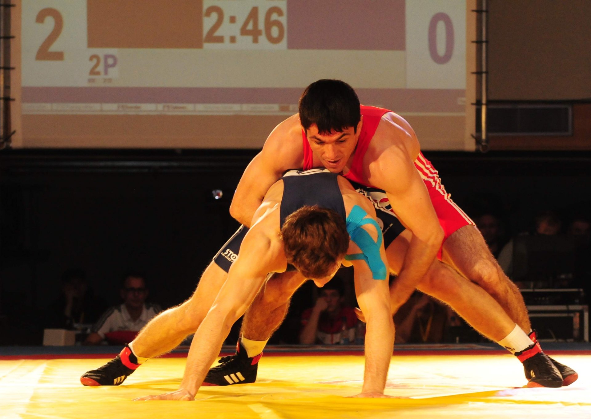 George Bucur brachte Alexander Semisorow viermal zu Boden und seine Mannschaft zur Pause mit 7:4 in Führung. Einmal lag der Nendinger sogar auf den Schultern, doch der Mattenleiter versagte der Aktion die Anerkennung.