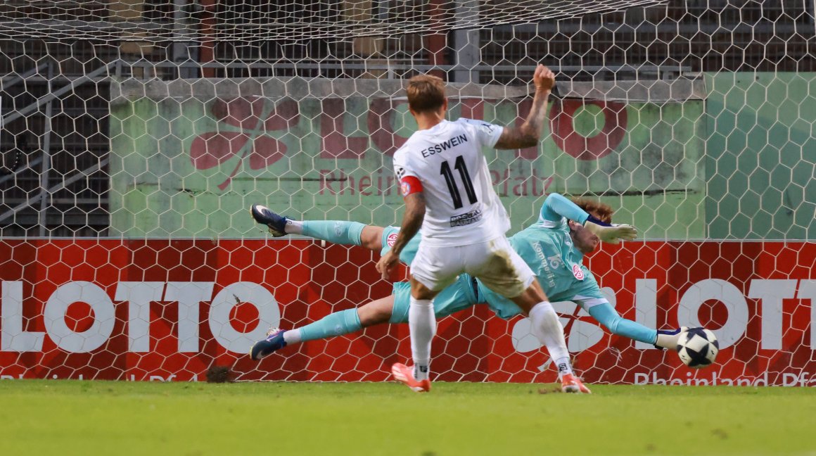 Diesen Strafstoß des langjährigen Bundesligaprofis Alexander Esswein...