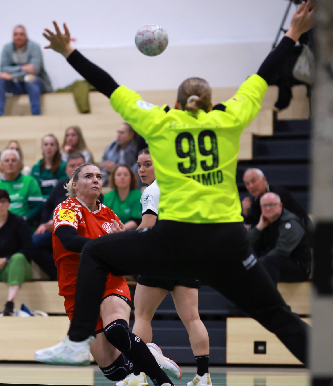 Über ihre frühere Teamkollegin Lena Schmid muss Christin Kühlborn den Ball nicht heben, die spielt jetzt in der Bundesliga.