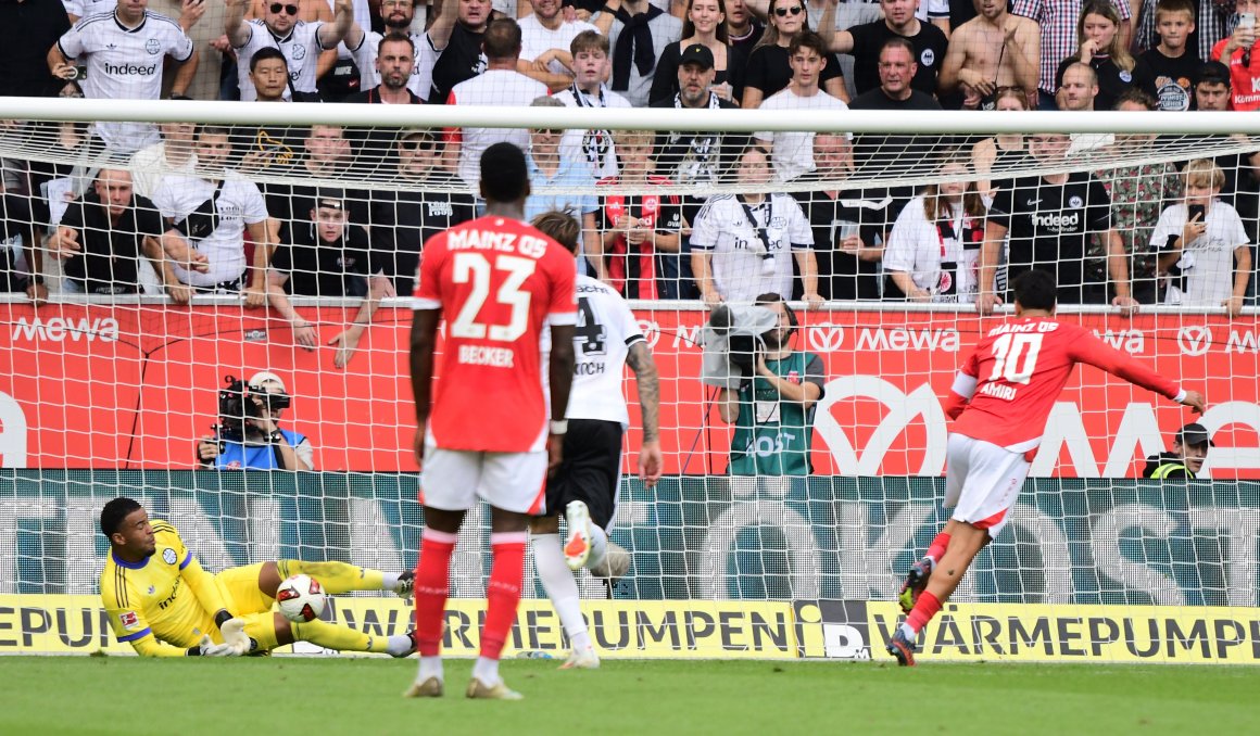 Nicht der Ausgleich: Nadiem Amiri scheiterte beim Stand von 0:1 mit einem Strafstoß an Noah Atubolu...