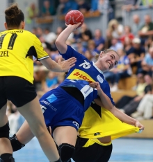 Mittespielerin Carolin Hahn sorgte für den ersten Saisontreffer des amtierenden Staffelmeisters.