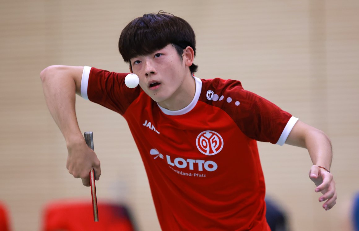 Leonardo Iizuka Kenzo, die neue Nummer eins der 05er, gewann beide Einzel...