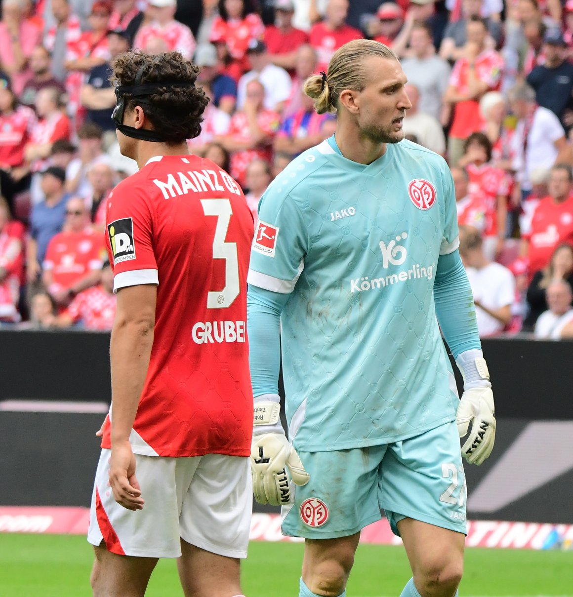 Robin Zentner, hier nach dem 0:2 gegen die Eintracht, fällt fürs Erste aus.