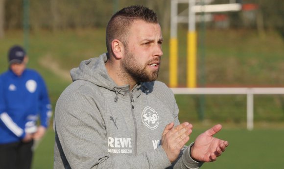 Die bisher letzte Station links des Rheins hatte Matthias Güldener bei der SpVgg Ingelheim, von der er sich in der Winterpause der Saison 2022/23 verabschiedete.