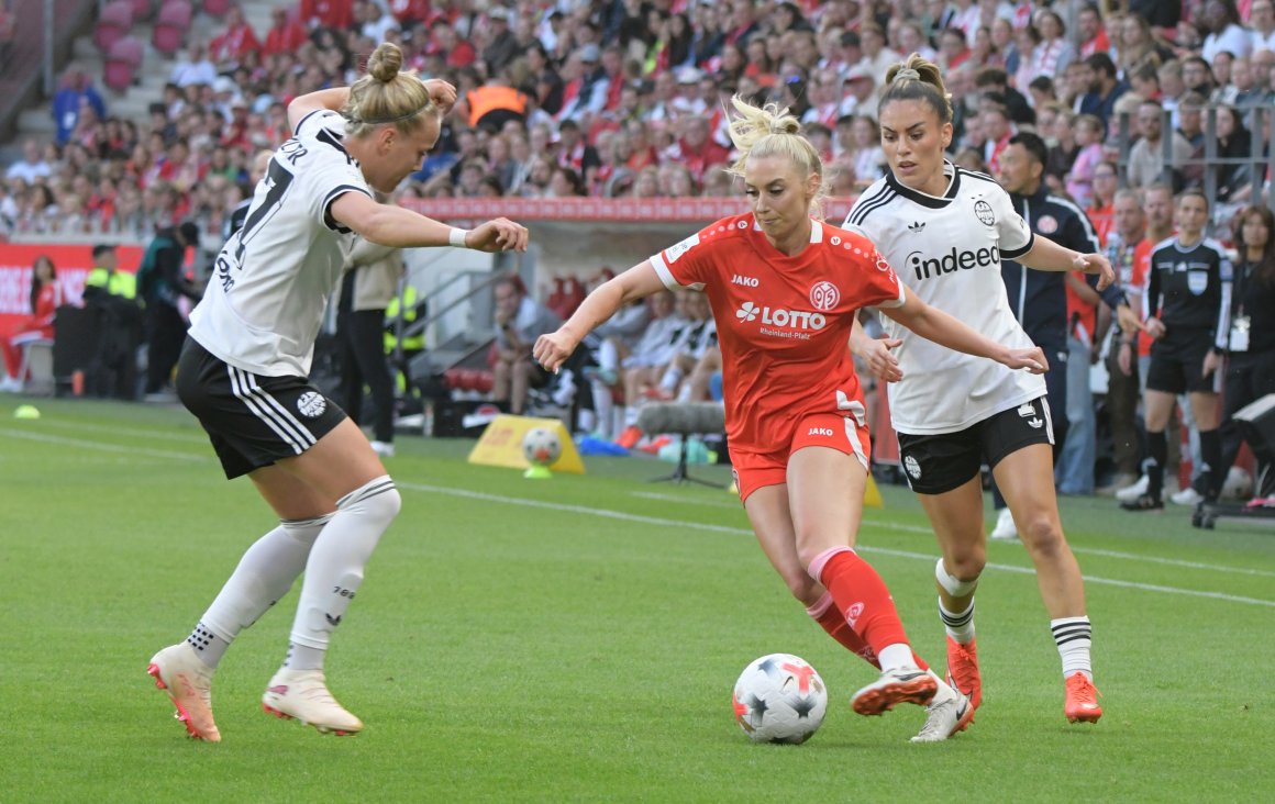 Chiara Bouziane bereitete der Eintracht-Defensive vor der Pause einige Probleme.