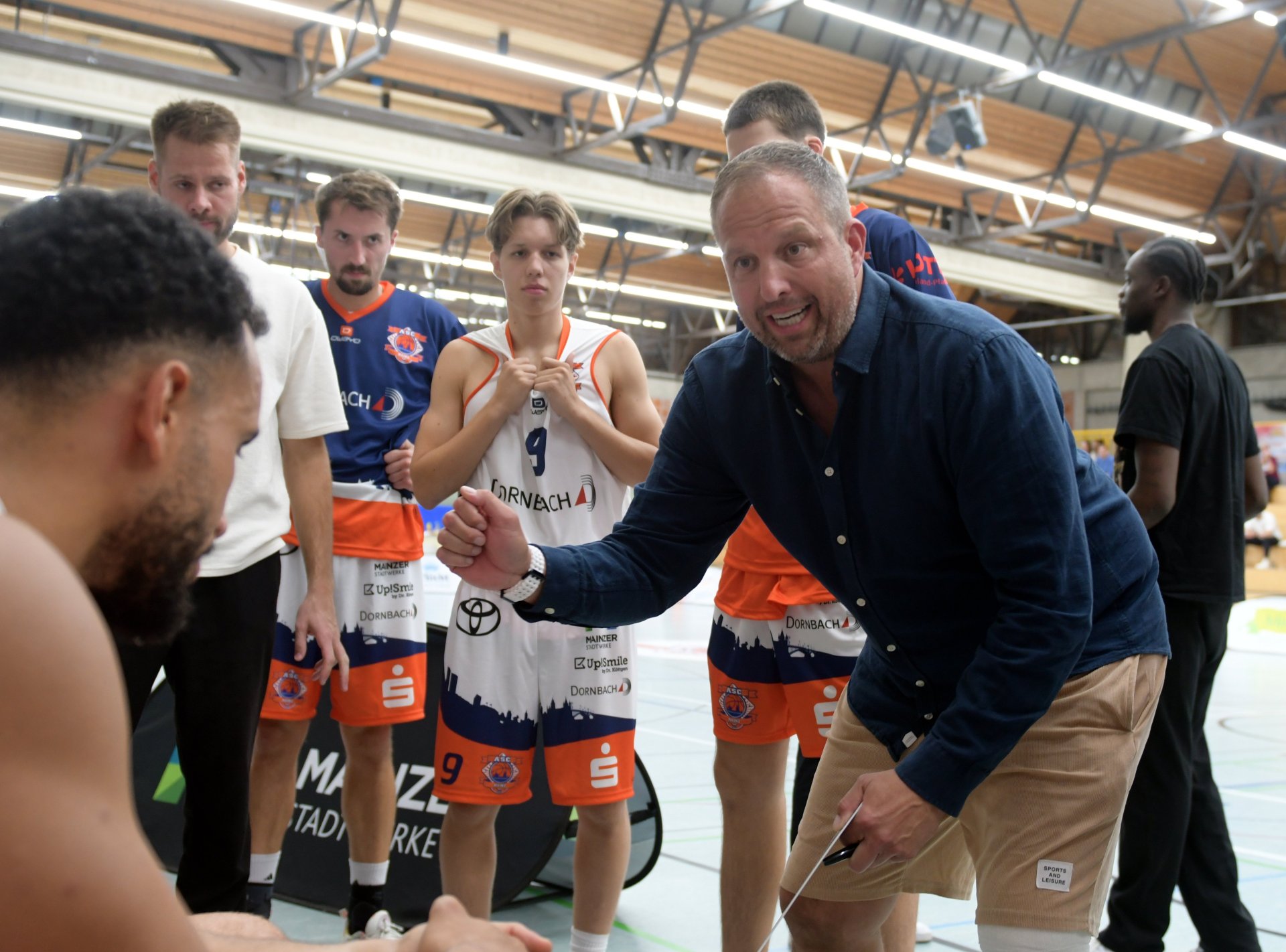 Manchmal legte Trainer Heiko Pillhofer die Krücken weg...