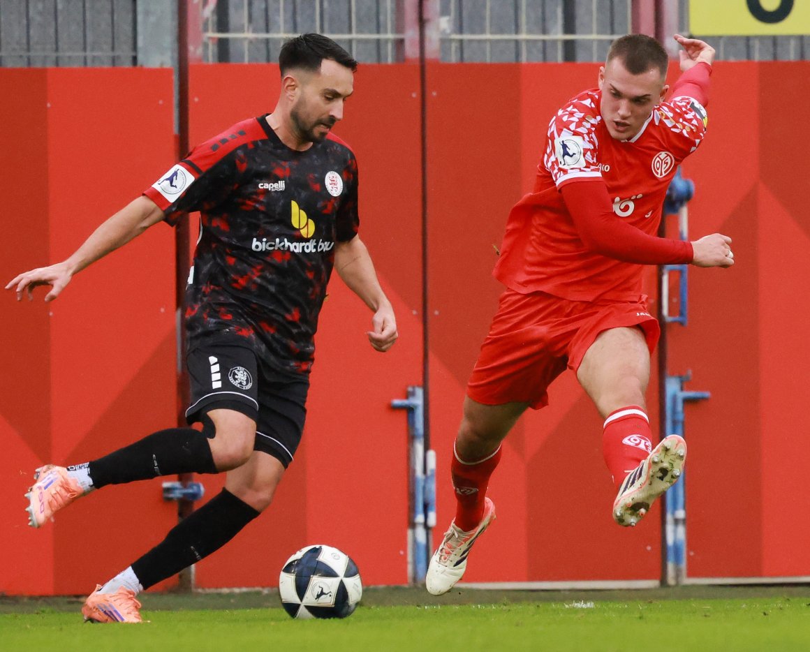 Zu Hause gewinnen, auswärts verlieren: Daran hielten sich Hessen Kassel und die U23 des FSV Mainz 05 bei ihren Aufeinandertreffen der vergangenen Saisons, mit der Ausnahme eines Mainzer 3:1 (r. Philipp Schulz) im Auestadion vor zwei Jahren.