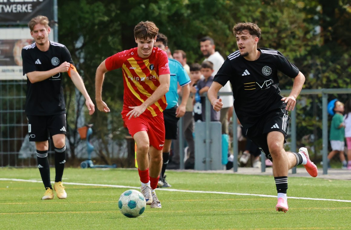 Namik Softic (r.) erzielte in der 70. Minute das 2:0.