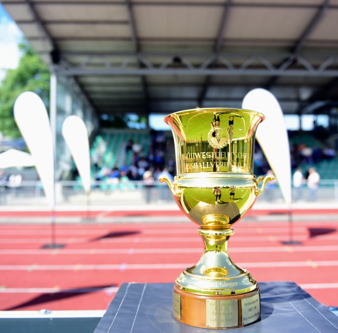 Um den geht es. Der TSV Schott hat den Pokal in den vergangenen fünf Saison viermal gewonnen.