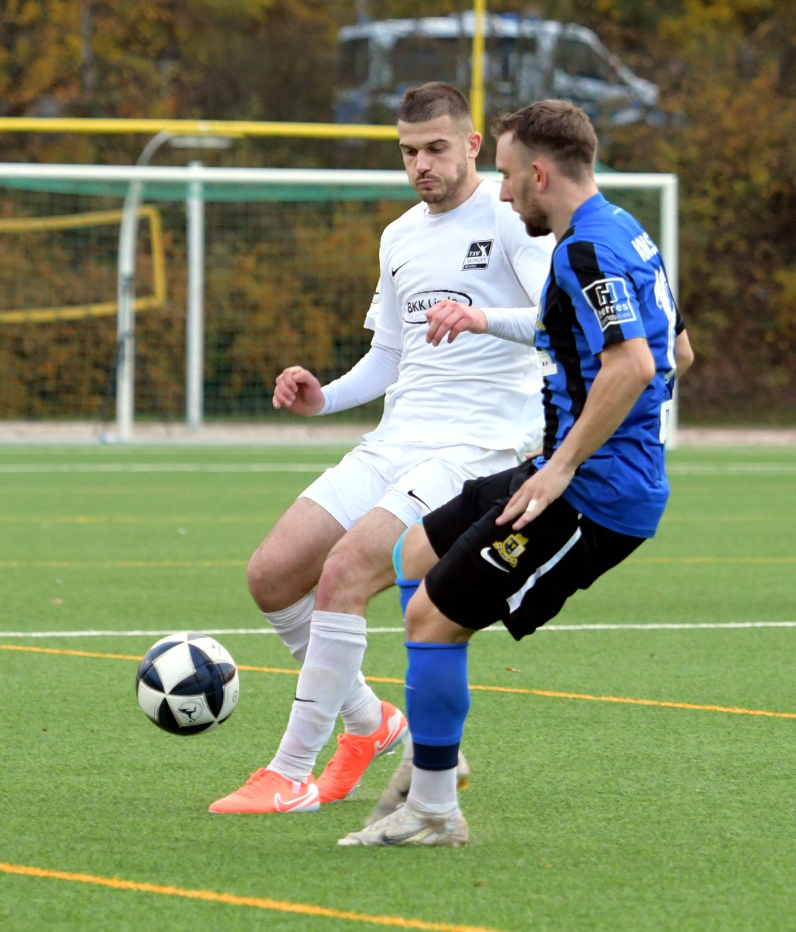 Jan Just (l.) brachte den TSV Schott in Führung...