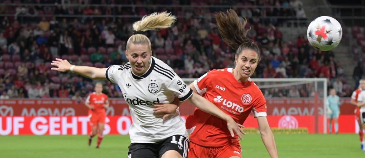 In der Bundesliga, hier gegen Eintracht Frankfurt, wartet Vital Kats (r.) noch auf ihre erste Torbeteiligung. Im Pokal kam ihre alte Durchschlagskraft wieder zum Vorschein.