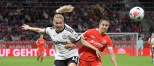 In der Bundesliga, hier gegen Eintracht Frankfurt, wartet Vital Kats (r.) noch auf ihre erste Torbeteiligung. Im Pokal kam ihre alte Durchschlagskraft wieder zum Vorschein.
