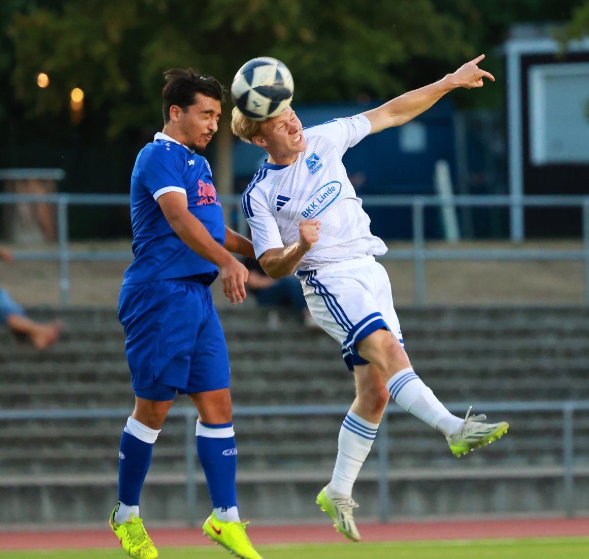 Jonas Sträßer (r.) und der TSV Schott wollen die hohe Hürde in Gau-Odernheim überspringen.