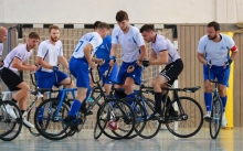 Viel los vor dem Hechtsheimer Tor: In ihrem Auftaktspiel trennten sich Jonas Gebhard (M.) und der RVH von der SG Darmstadt/Hähnlein 1:1.