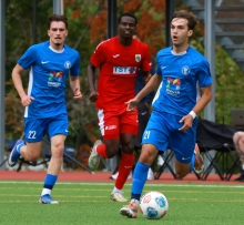Die geringe Ausfallquote ist ein wichtiger Baustein für den aktuellen Erfolg des SV Gonsenheim in der Oberliga. Gegen Rot-Weiß Koblenz  ist lediglich Can Karakas (am Ball) nach einer krankheitsbedingt verpassten Trainingswoche außen vor, Tibor Engler (l.) hingegen ist für Trainer Luca Vanni wieder eine Option.