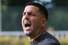 Tut, als wäre alles geregelt: Nauwid Amiri, Trainer des TuS Mechtersheim.