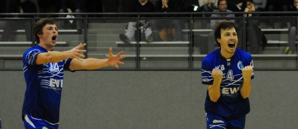 So viel Grund zur Freude wie in dieser Saison hatten die Gonsenheimer Volleyballer um Jan Steinborn (r.) und Torben Hapke schon lange nicht mehr. Parallel zu den Bemühungen auf dem Feld arbeiten sie jetzt daran, auch die wirtschaftlichen Voraussetzungen für einen Aufstieg in die Zweite Liga zu schaffen.