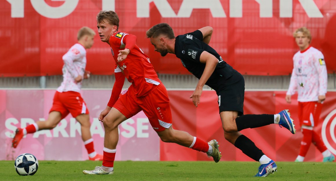 Jakob Vött hat sich nach verspätetem Saisoneinstieg einen Stammplatz im zentralen Mittelfeld gesichert.