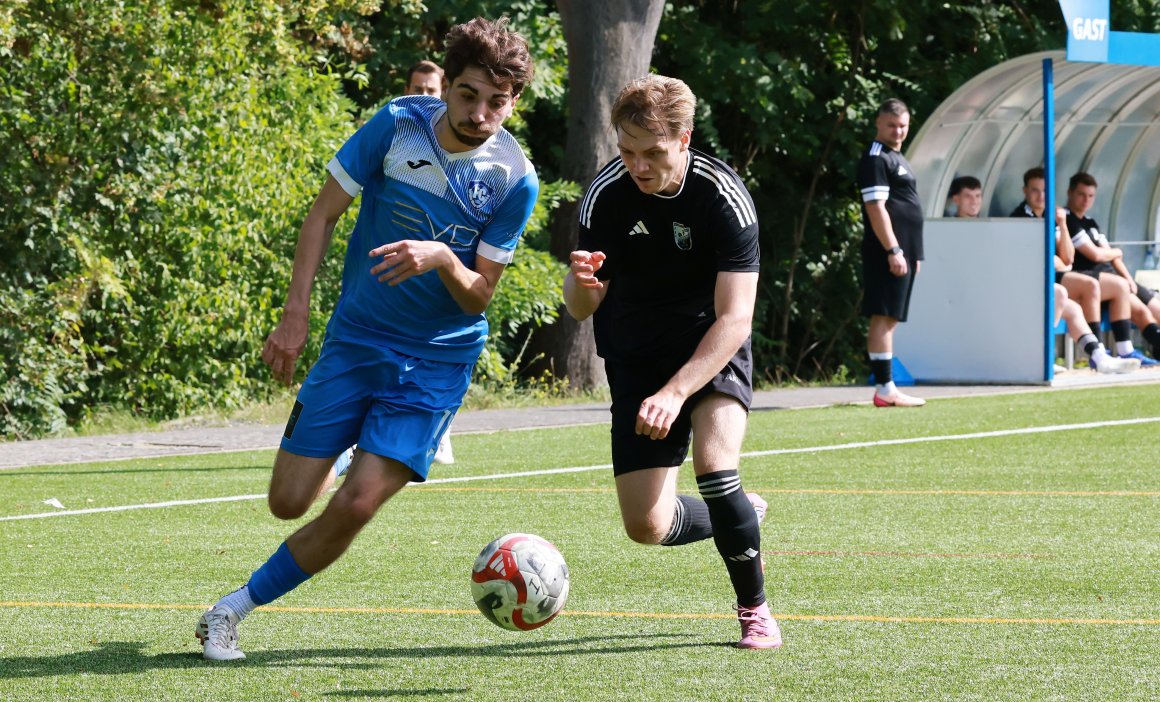 Dayan Rivera (l.) traf für Fortuna Mombach zweimal binnen fünf Minuten.