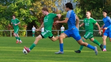 Moritz Laub (l.), hier im Spiel gegen die TSG Bretzenheim II, will mit dem TSV Zornheim noch ins Aufstiegsrennen eingreifen.