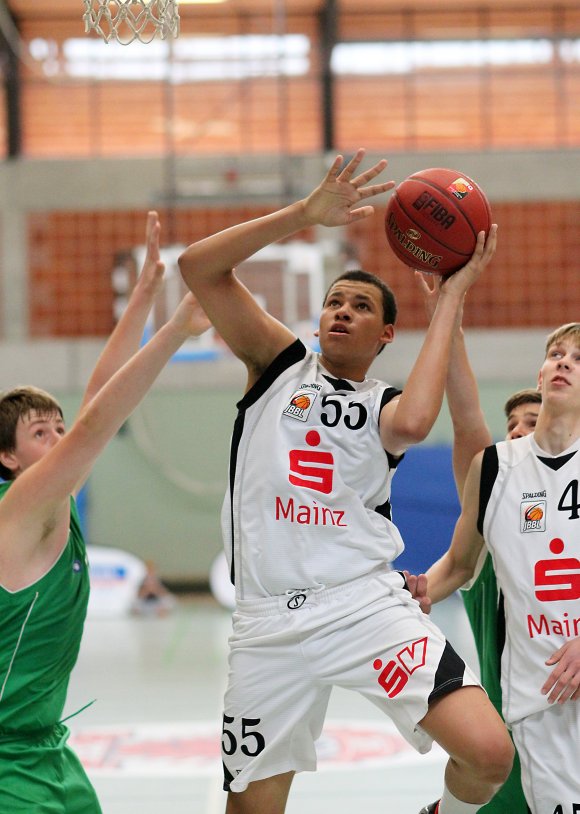 Für die Hauptrunde sind Janik Sheriff und seine Mitstreiter längst qualifiziert. Am Sonntag geht es für das JBBL-Team der SG RheinHessen im Spitzenspiel der Gruppe Mitte/West aber darum, auch noch die letzten möglichen Punkte aus der Vorrunde mitzunehmen.