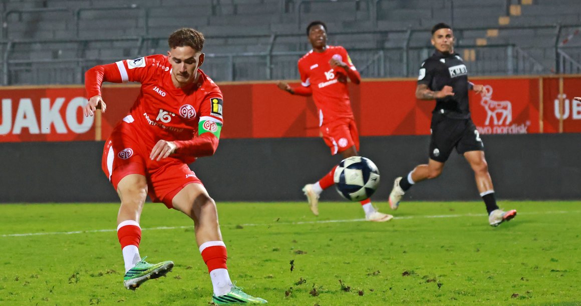 Ein Instinktstürmer weiß eben, wo er zu stehen hat: Fabio Moreno Fell erzielt per klassischem Abstauber den Siegtreffer. 
