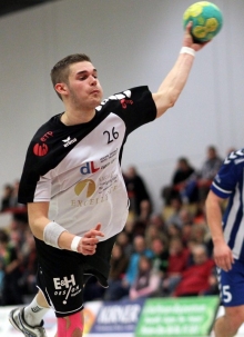 Anstrengende zweite Halbzeit: Thomas Sterker musste nach dem Seitenwechsel wegen der längeren Wege nach Ballgewinnen der Vallendarer auf seine Auswechslung gegen Defensivbollwerk Christoph Bach verzichten. So kam der Linkshänder aber auf insgesamt sieben Feldtore.