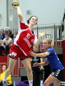 Wie schon im 35:29 gewonnenen Hinspiel gegen den HSV Püttlingen (r. Hannah Kimelman) unterstützte Anika Schmitt vom Zweitligateam die Oberligamannschaft. Die war mit der knappen Besetzung im Rückspiel beim 22:27 dennoch nicht ansatzweise ähnlich breit aufgestellt.