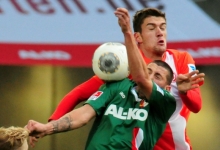 So sah Stefan Bell (hinten) aus, bevor er am vorigen Samstag mit dem Augsburger Tobias Werner zusammenstieß.