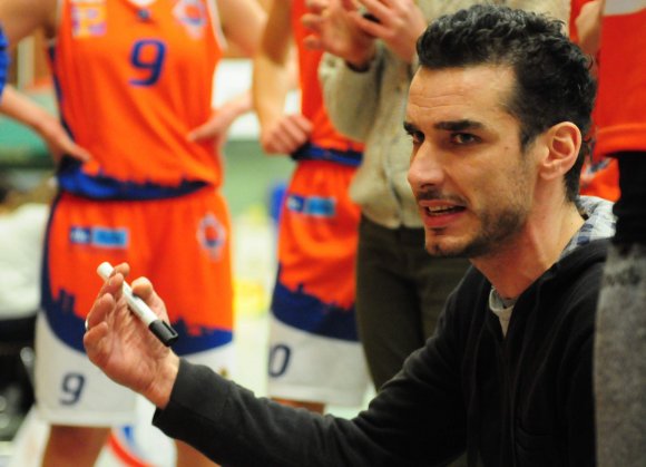 Alexander Schoch hatte so gut wie nix zu meckern: Der ASC-Coach war ebenso begeistert wie beeindruckt von der starken Leistung seiner Mannschaft in Würzburg.