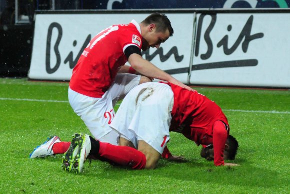 Danach praktizierte der gläubige Muslim die Niederwerfung.