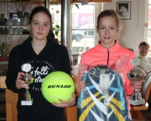Sinja Kraus (rechts, mit Finalgegnerin Liliana Danajlovski) war in Bad Kreuznach eine Klasse für sich: Die 12-jährige TSC-Spielerin feierte in der U14 eine eindrucksvolle Meisterschaft.