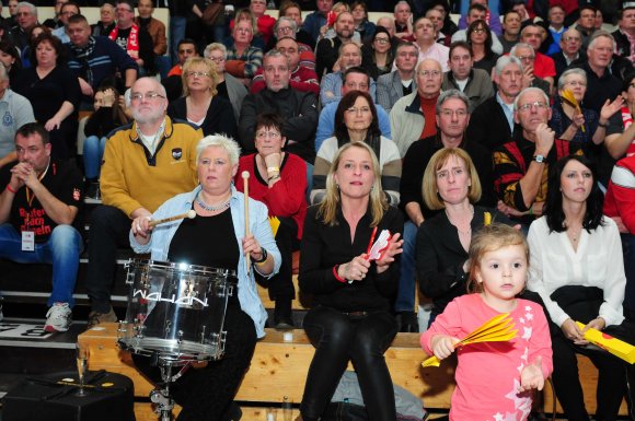 Die Zuschauer würden ganz sicher zu den Gewinnern einer eingleisigen Liga gehören. Sie bekämen mehr Heimkämpfe und attraktivere Gegner zu sehen.