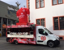 Ab sofort zu festen Zeiten auch in der Innenstadt anzutreffen: das neue Fanmobil der 05er.