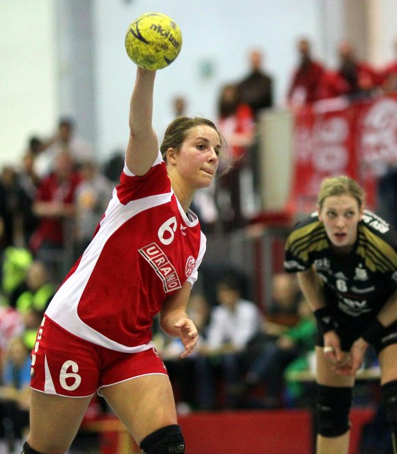 Drei genutzte Siebenmeter bei drei Versuchen in der letzten Viertelstunde: Theresa Köhler steuerte von der Linie einen der wenigen starken statistischen Mainzer Werte in der ansonsten schwachen Zweitligapartie des FSV Mainz 05 bei Aufsteiger TV Beyeröhde bei.