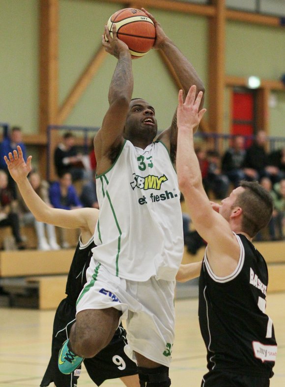 Flügelspieler Kenneth Stewart gehörte gegen den ACT Kassel offensiv noch zu den auffälligeren DJK-Männern. Insgesamt blieben die Nieder-Olmer vorne aber zu ungefährlich.