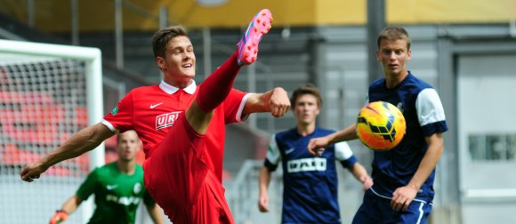 Die Leistung war in Ordnung, nur die Chancenverwertung ließ Wünsche offen: Tom Schmitt und die U19 des FSV Mainz 05 unterlagen bei Eintracht Frankfurt mit 0:1.