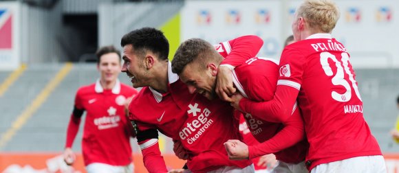 Das erste Spiel nach der Winterpause verlief für die Mainzer U23 unglücklich: Zunächst bejubelten die 05er nach einen Doppelschlag von Mounir Bouziane und Lucas Höler (2.v.r.) eine 2:0-Führung - am Ende stand eine 2:3-Niederlage. Das soll am Freitagabend gegen den BVB II nicht noch einmal passieren.