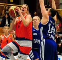 Centerin Gabriela Jandová (mit Ball) wird beim TSV Viernheim ein letztes Mal zusammen mit ihrer jüngeren Schwester Karolina für den ASC Mainz auf dem Feld stehen. Klar, dass auch deshalb nur ein Sieg zählt.