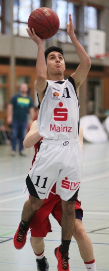 Wieder einsatzfähig: Adrian Darvish soll mit seiner Defensivarbeit das Tempo aus dem Ulmer Spiel nehmen.