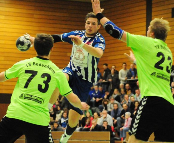 Auf dem Sprung ins Verfolgerfeld: Die Sportfreunde Budenheim (Mitte: Lukas Nagel) könnten durch einen Sieg über den Tabellenvierten VTV Mundenheim endlich den Weg in die Tabellenregion antreten, in der sie von Saisonbeginn an dringend erwartet wurden.