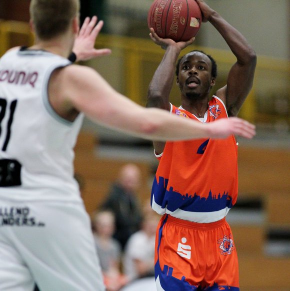 Vladimir Rayminvil und seine Mitstreiter wehrten sich mit aller zur Verfügung stehenden Energie gegen den KIT SC Karlsruhe. Dass es dennoch nicht zu einem Erfolg reichte, hatte maßgeblich mit den Unparteiischen zu tun.