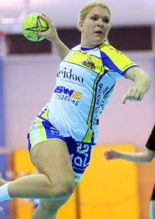 Xenia Klug durfte in Wetzlar in die Startformation, machte dort eine gute Viertelstunde lang auch ein gutes Spiel, doch dann verletzte sie sich schwer am Knie.