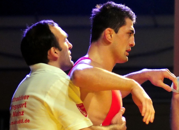 Überzeugte in Vantaa: Ex-88er William Harth (hier mit seinem Mainzer Trainer Davyd Bichinashvili).